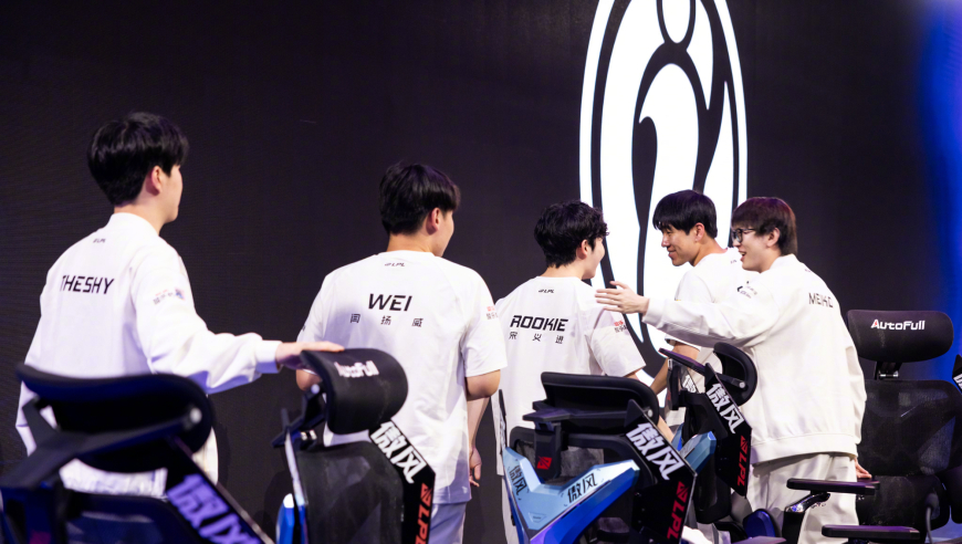 IG2-1翻盘击败BLG！Gala卡莎收割，IG不科学团战扭转局势