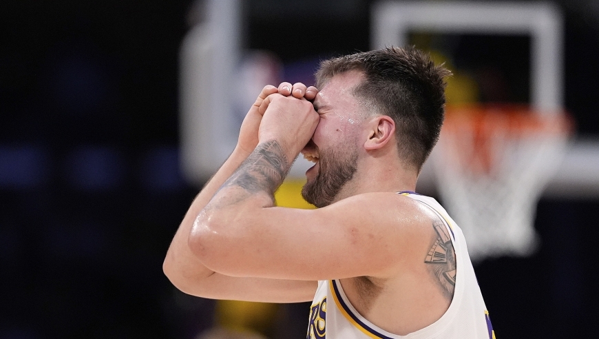 东契奇29+11+10，湖人3连胜升第三！一战评出4大功臣数据不会说谎