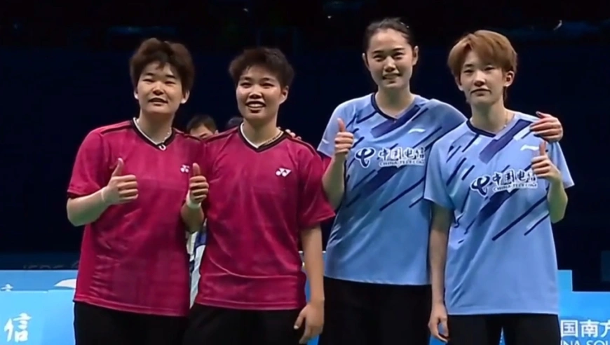 荣耀时刻！黄东萍/谭宁获羽毛球女双金牌 丢掉牌子激情怒吼庆祝