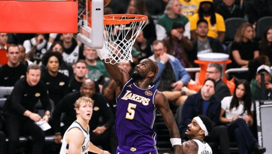 13中9轰20+10！艾顿成湖人内线定海神针，硬刚字母哥点燃全队