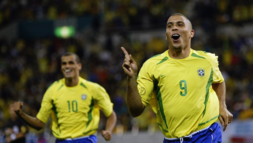 巴西历史最佳阵容发布！内马尔 小罗 卡福 卡卡 卡洛斯落选！大罗上榜