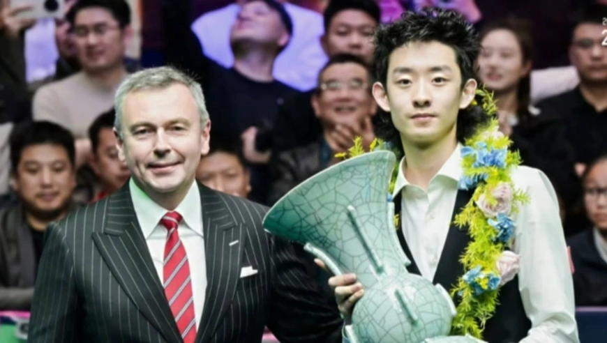 竞者｜中国00后六连鞭小特 战胜希金斯夺冠 中国斯诺克刮起青春风暴