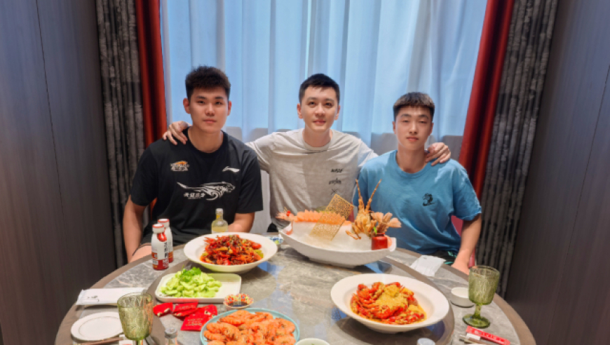 杨鸣宴请辽篮被禁赛2小将：希望你们仍能坚守梦想