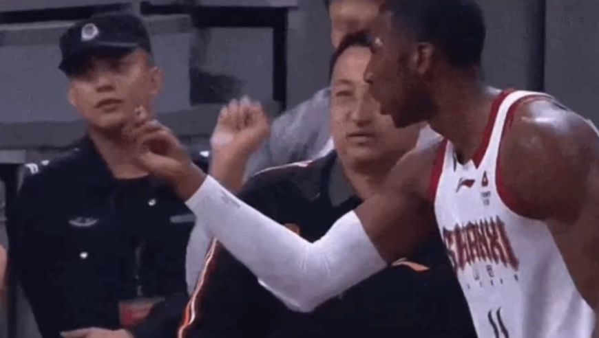 数钱手势讽刺裁判！迪亚洛：我这辈子从未经历过这样的事情 真是无语