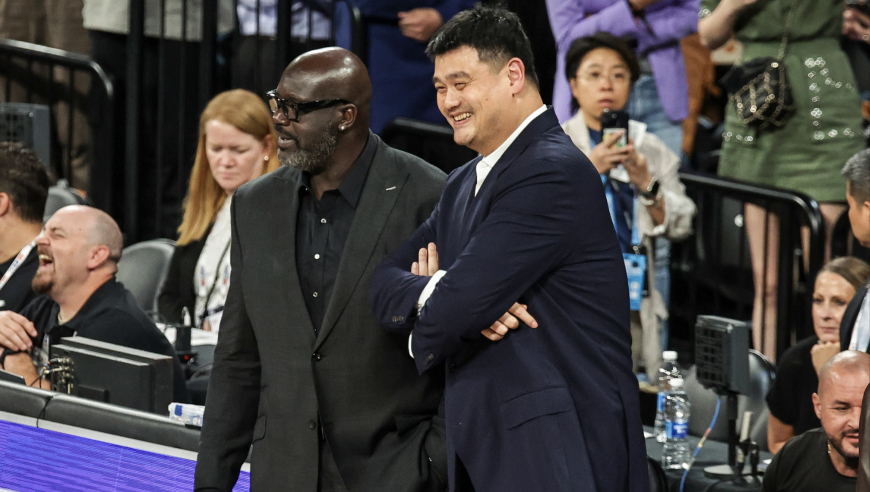 NBA中国赛大佬云集！马云为贝克汉姆拍照 姚明奥尼尔成龙均到场