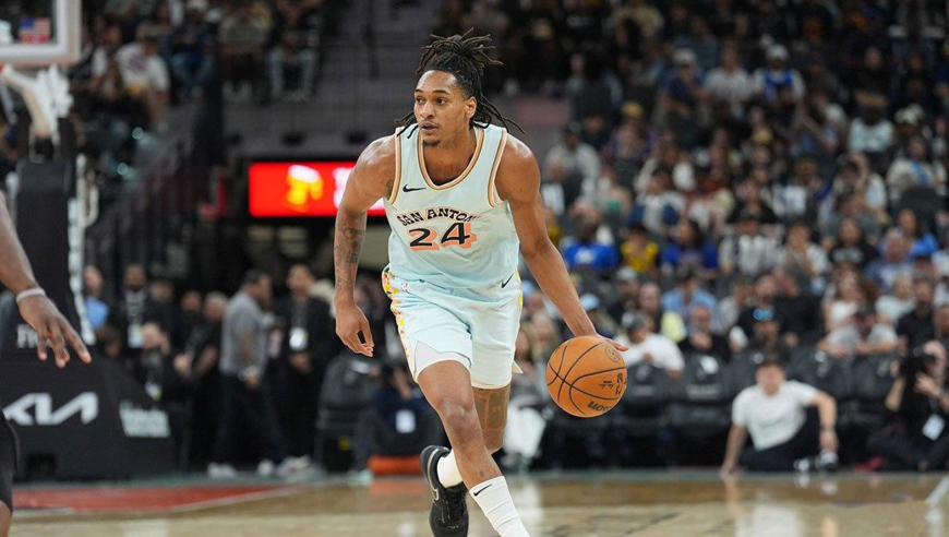 暴力隔扣！瓦塞尔顶着阿奴诺比高高跃起 双手暴力炸筐