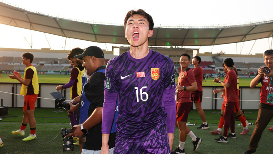 国足4-2乌兹别克斯坦，点球英雄李昊，一战封神！