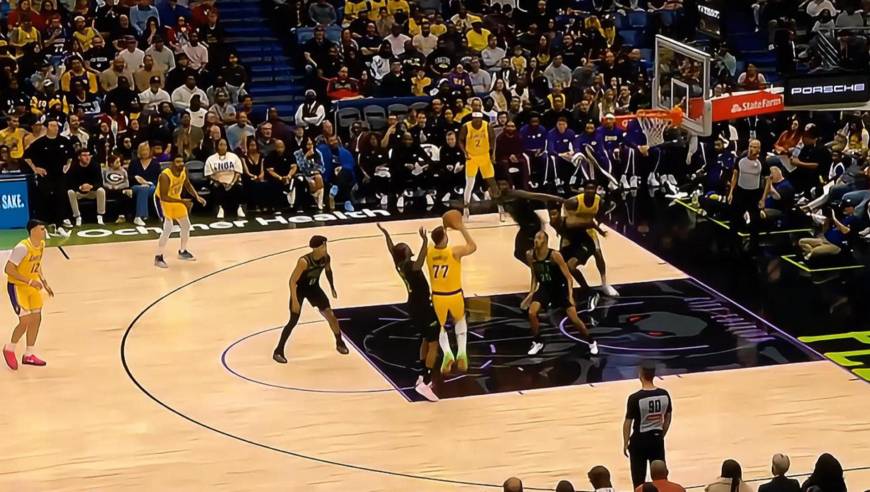 投桃报李！东契奇与艾顿互送助攻 湖人打成2+1又完成空中接力