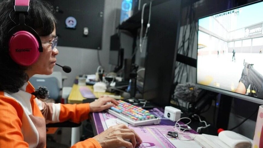 54岁&ldquo;入坑&rdquo;！&ldquo;梅州枪奶&rdquo;迷上CSGO，枪法精湛被质疑&ldquo;开挂&rdquo;，网友：仿佛看见我老了以后的样子！