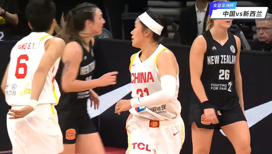 彻底打崩对手！中国女篮末节一波12-0领先到37分 比赛无悬念