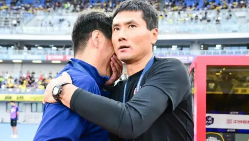 令人感动！邵佳一年薪不足百万元，仅前任1/10，拿白菜价执教国足