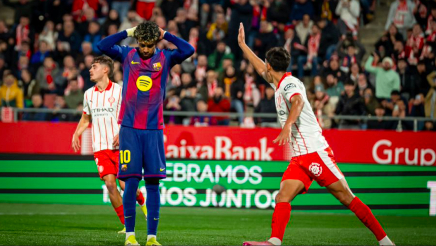 吞连败+丢榜首！西甲：巴萨1-2惨遭赫罗纳逆转绝杀 亚马尔失单刀+失点