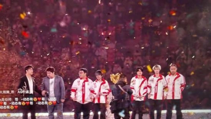 歌手韩红晒KPL照庆祝：恭喜成都AG夺冠 恭喜一诺！