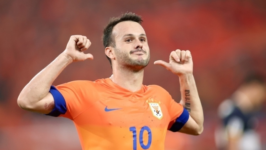 山东泰山官宣与瓦科正式续约：中超MVP，单季独造32球创纪录