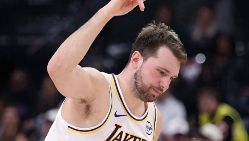 持续超神！东契奇vs尼克斯35分集锦：决胜时刻关键三分助湖人定胜局