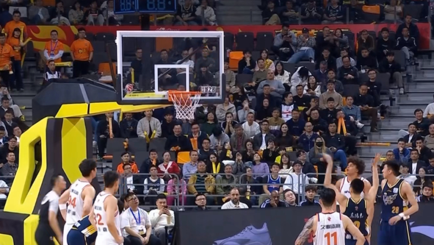 CBA积分榜：山东8连胜升第五，上海狂胜广东升第二，四川15连败