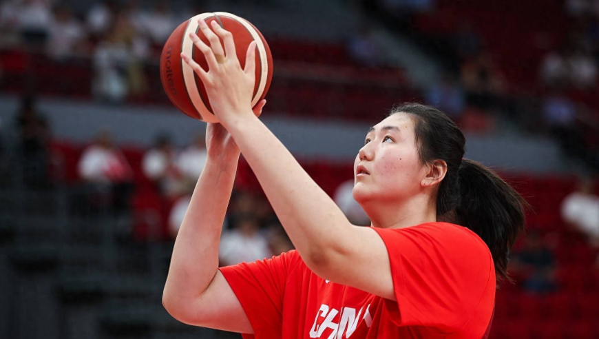 女篮热身赛张子宇vs日本队18分集锦：碾压内线令对手无计可施