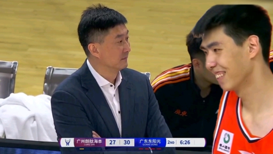 这也太猛了吧！慢镜还原徐昕霸气隔扣老东家新外援 杜峰都看懵了