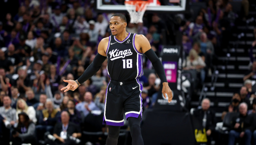 一度落后25分！37岁威少19+8拼尽全力 无保障底薪成最吸睛球星