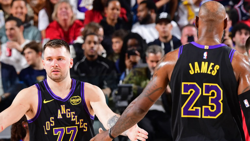 2分钟还原！湖人110-101逆转鹈鹕，雷迪克末节&ldquo;换1人&rdquo;是关键