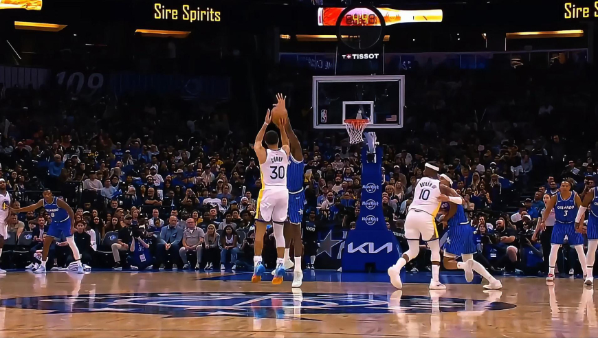 19日NBA官方十佳球：库里logo处飚中超远三分 福克斯大风车扣篮