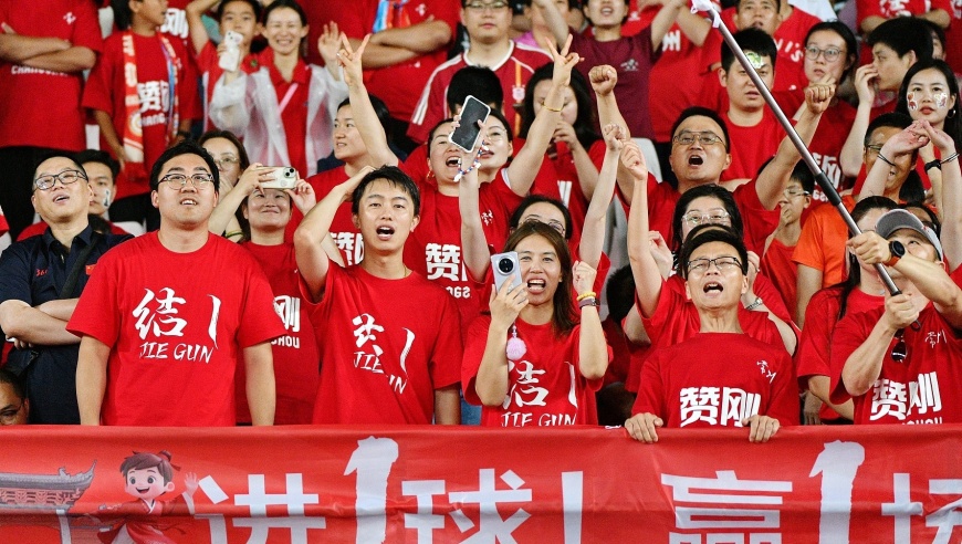 连战连败的常州队打破“苏超”上座纪录，球迷会：不忍心玩热梗，球员拼不拼大家看得到