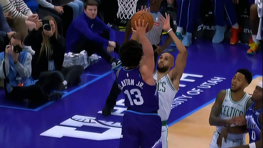 锁定十佳球！爵士小将克莱顿隔扣凯尔特人怀特 队友们都看傻了