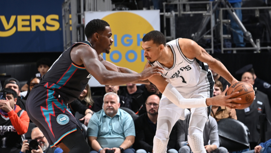 文班亚马vs活塞21分17篮板6盖帽集锦：攻防一体+末节连拿7分定胜局