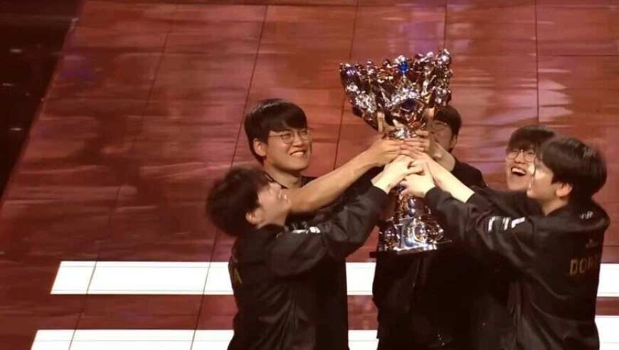 T1击败KT夺冠，Faker用第六冠给LPL资本上了一课