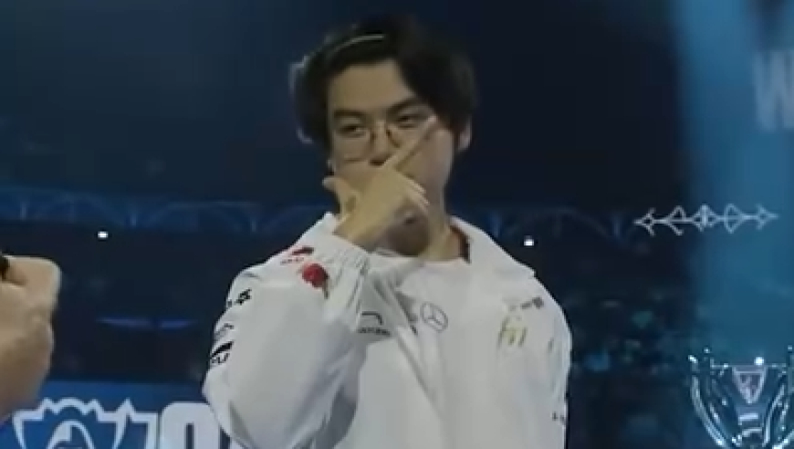 Faker回应S赛BO5面对LPL全胜！ Gumayusi离开T1后首播，表示看离队视频哭了：离开T1不是因为那些恶评，换队也不会让那些讨厌我的人消失！