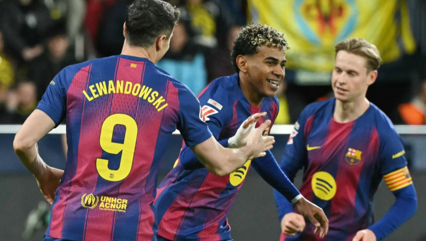 8连胜年度收官！亚马尔进球+遭下黑脚飞铲造红牌，巴萨2-0黄潜