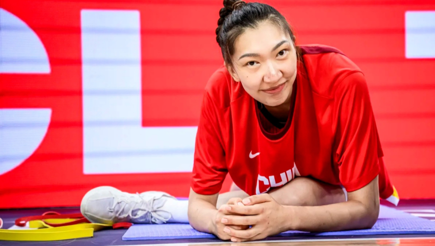 女篮vs韩国五佳球：韩旭送单臂凶残大帽 王思雨丝滑转身上篮
