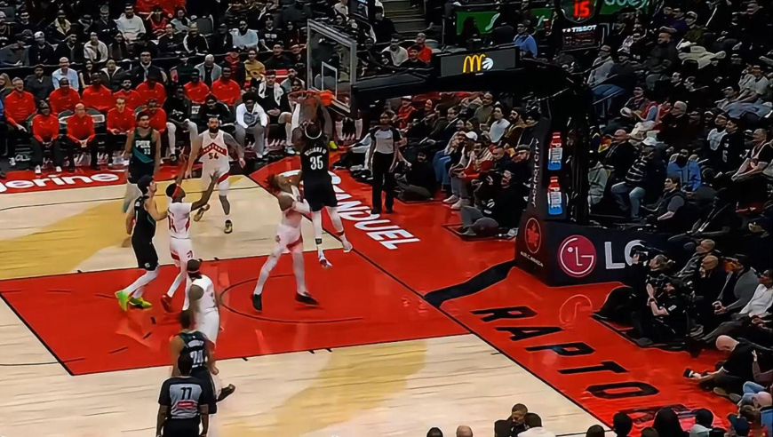 对轰！开拓者猛龙首节三分钟时间对轰27分 双方火力全开对攻大战