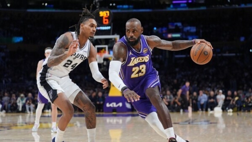 数据帝：19+15+8+3！詹皇创NBA纪录 1米98后卫缔造一项历史第一