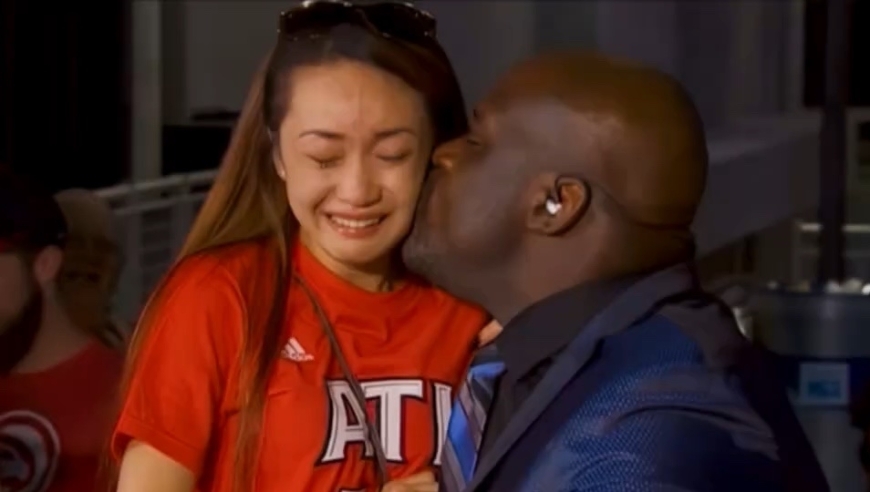 盘点那些被奥尼尔亲吻过的人，这个胖子也太喜欢亲别人了