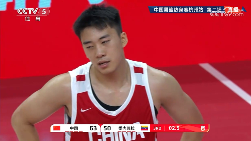 再胜一场，中国男篮防守硬碰硬，徐杰打出后卫防守教科书