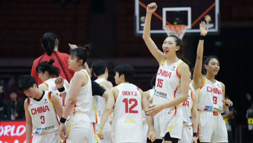 3大中锋轰47分助女篮开门红 张子宇12+3亮出5大优势丨篮不住嘴