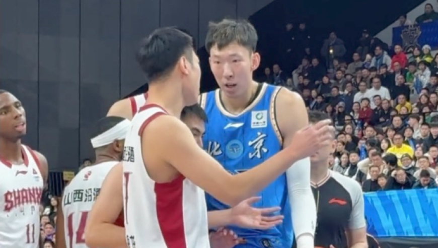 现场视角看周琦焦海龙火爆冲突 大魔王愤怒质问：你有没碰到我？