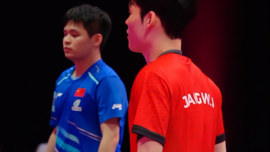 林诗栋心态崩盘，单局被打1-10！中国男乒全军覆没，王皓仰天长叹