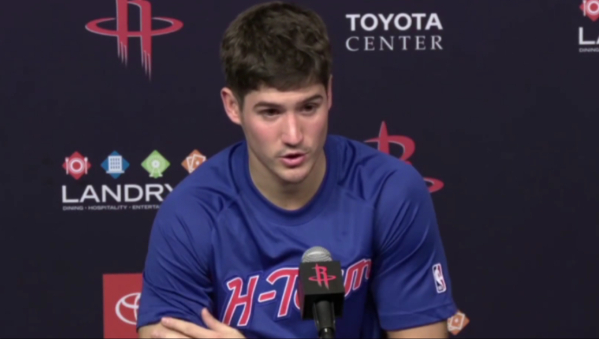 NBA采访｜谢泼德：阿门开玩笑说要是空位不投篮 他就揍我一顿