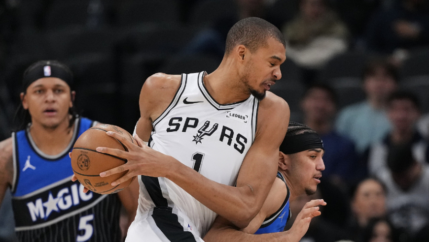 文班亚马vs魔术25分4抢断5盖帽集锦：攻防一体+完爆魔术内线