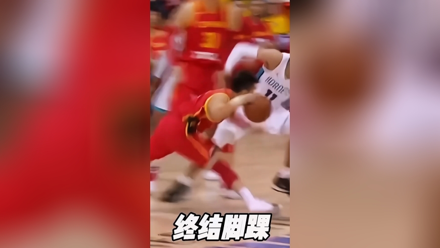 这球可以吹一辈子！郭艾伦各种秀操作夏季联赛直接晃倒黄蜂队球员