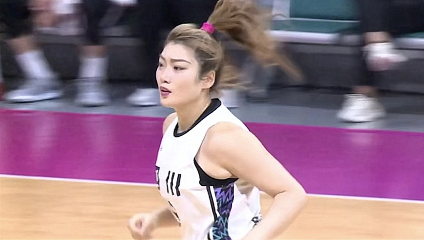 长途奔袭一条龙 飘移投篮高难度！四川女篮对阵上海女篮李梦集锦