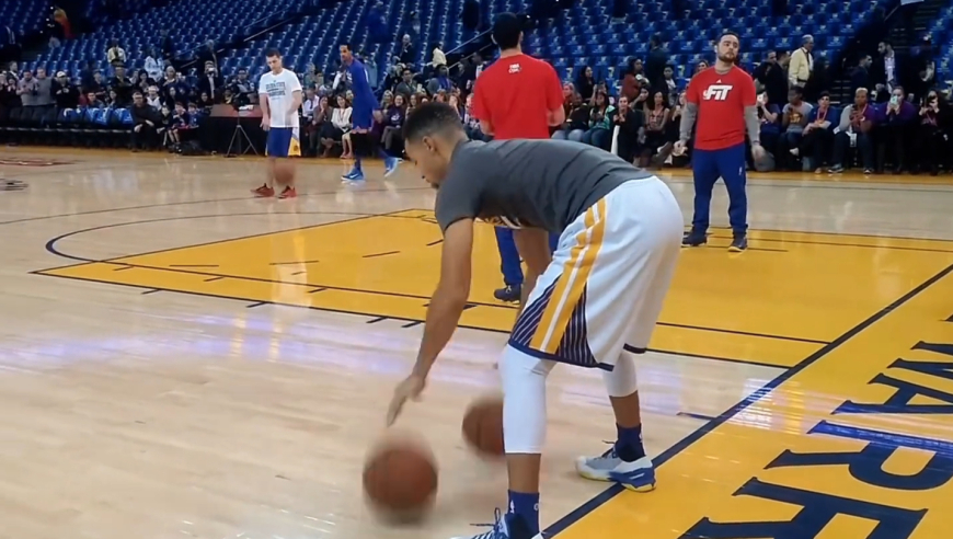 NBA与CBA运球差距有多大？翟晓川运球被中学生抢断，饮水机球员运球低倍速看不清