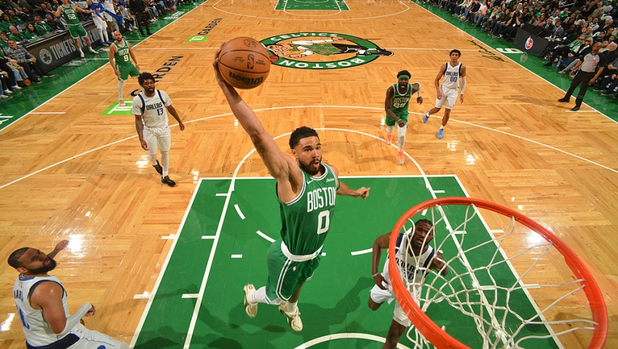 Top时刻｜7日十佳球：海斯凶残双手隔扣 塔图姆复出挂筐补扣