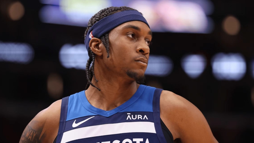 亚历山大轰20+10迎8连胜！森林狼2.4亿双核合砍4分，华子真带不动