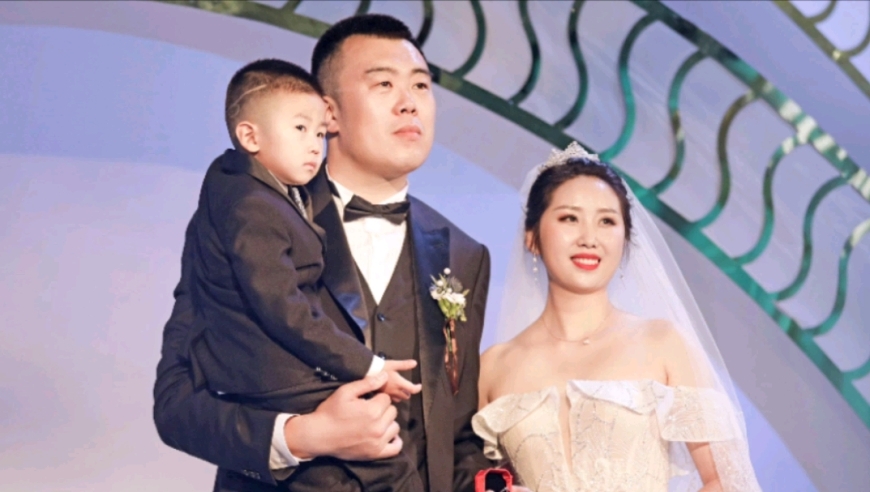 CBA太太团｜揭秘韩德君低调娇妻，16岁当模特经闺蜜介绍结识爱人