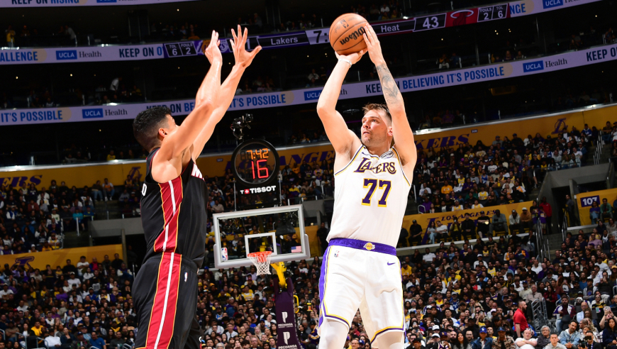 湖人热火最后时刻：里夫斯+东契奇100秒时间联手轰下8分锁定胜局