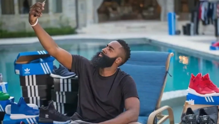 NBA球星都是怎样炫富的？詹姆斯的炫富方式最值得尊敬
