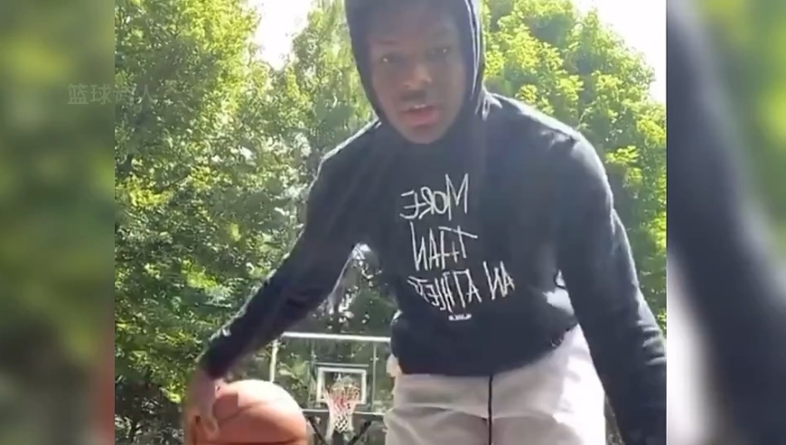 盘点NBA里的那些大孝子行为，布朗尼竟然认库里当爹